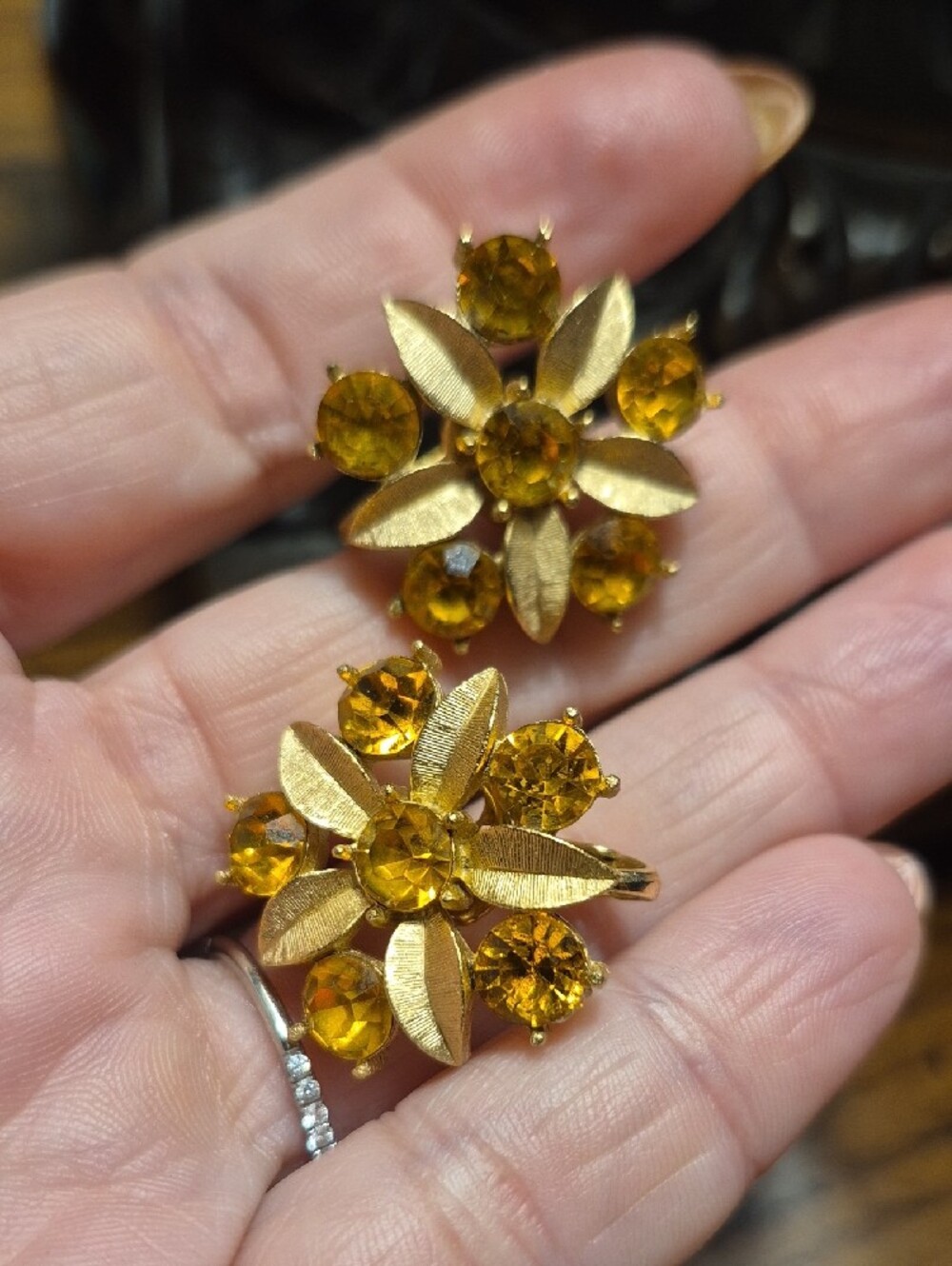 Sarah Coventry Vintage MCM Topaz flower Clip On Earrings - Picture 4 of 4